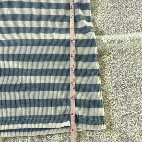 Stradivarius T-Shirt tee lot bundle of 3 Basics Stripes Solid Normcore - Picture 4 of 11